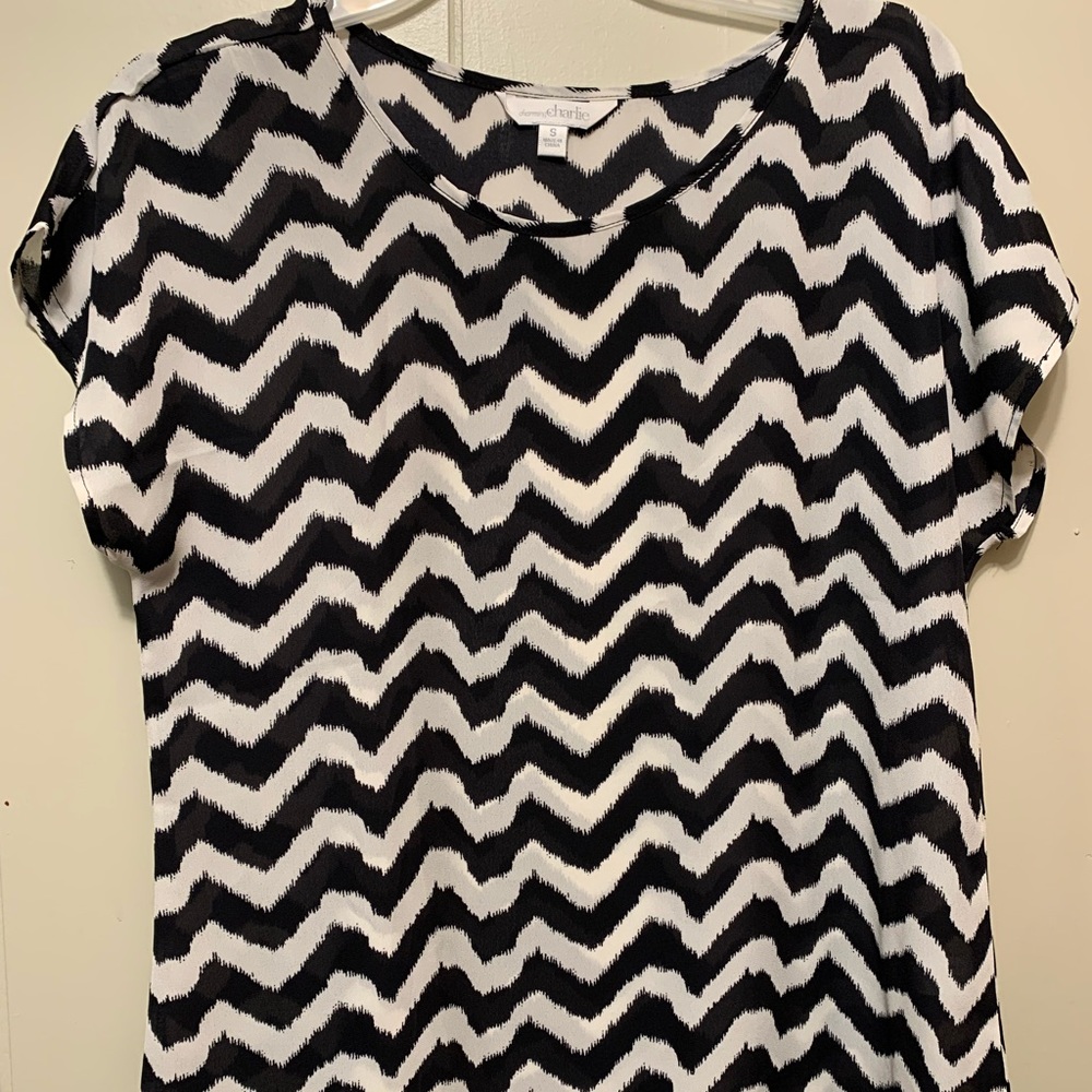 3/$32 Charming Charlie Sz Small black/white chevron shell/blouse. VEUC.